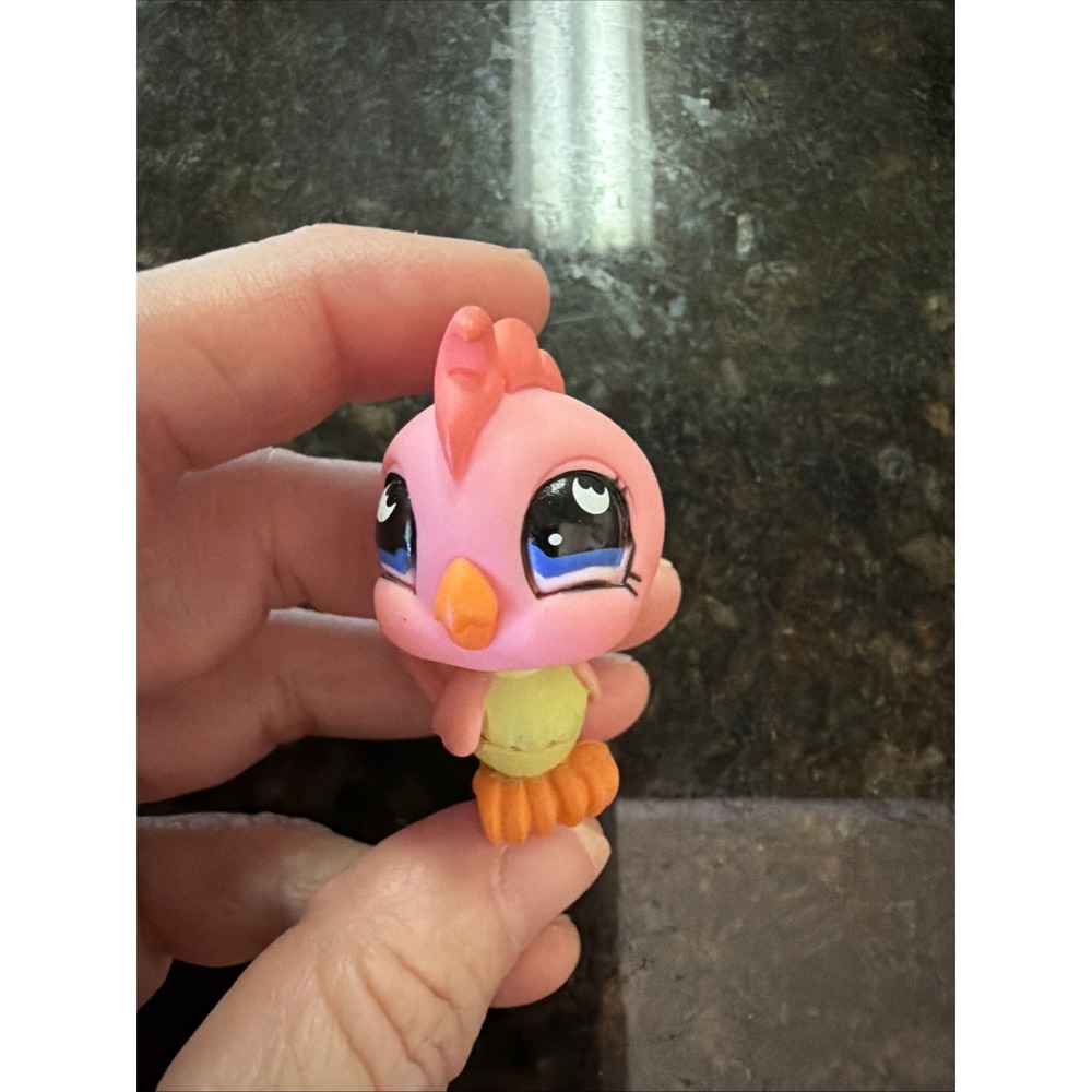 Littlest Pet Shop Authentic # 854 Coral Pink Green Cockatoo Bird Blue Moon Eyes